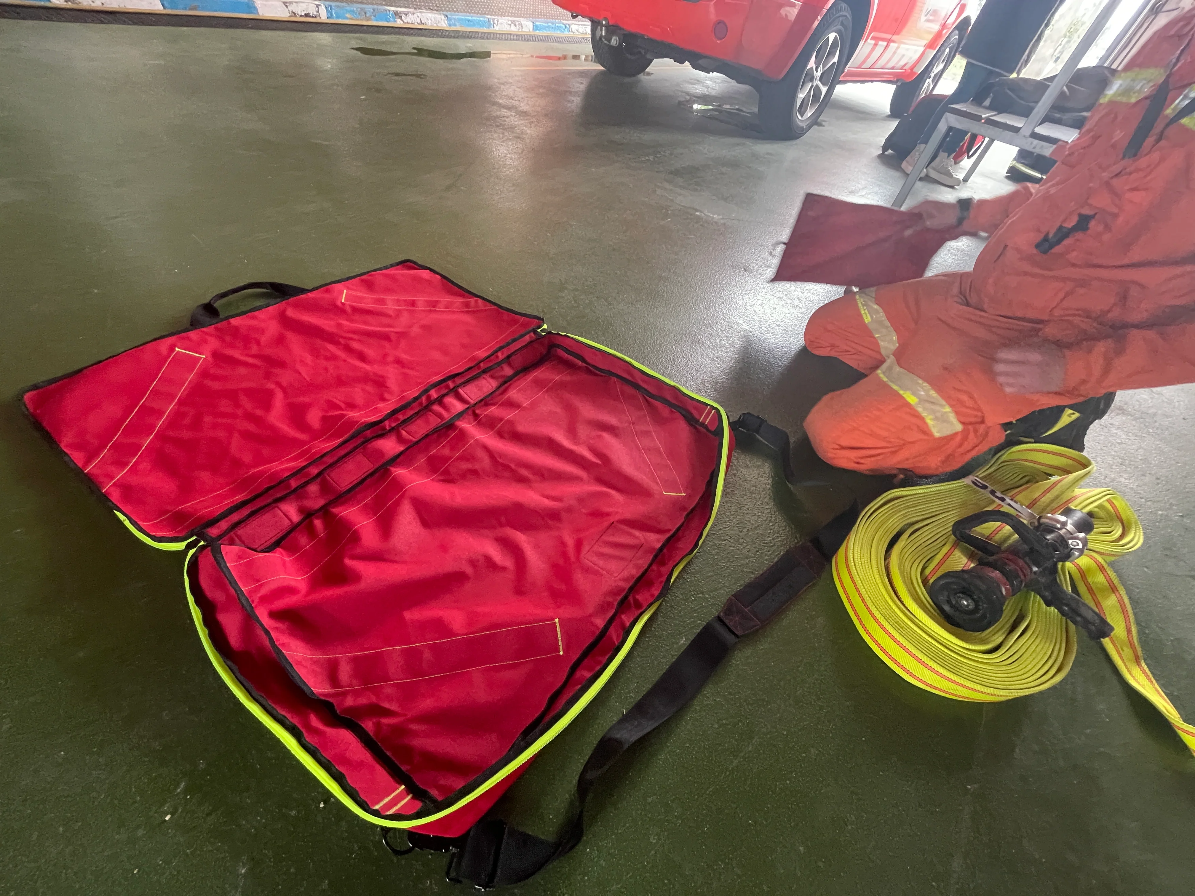 Baho's Hose Pack Bag - Red - Image 4