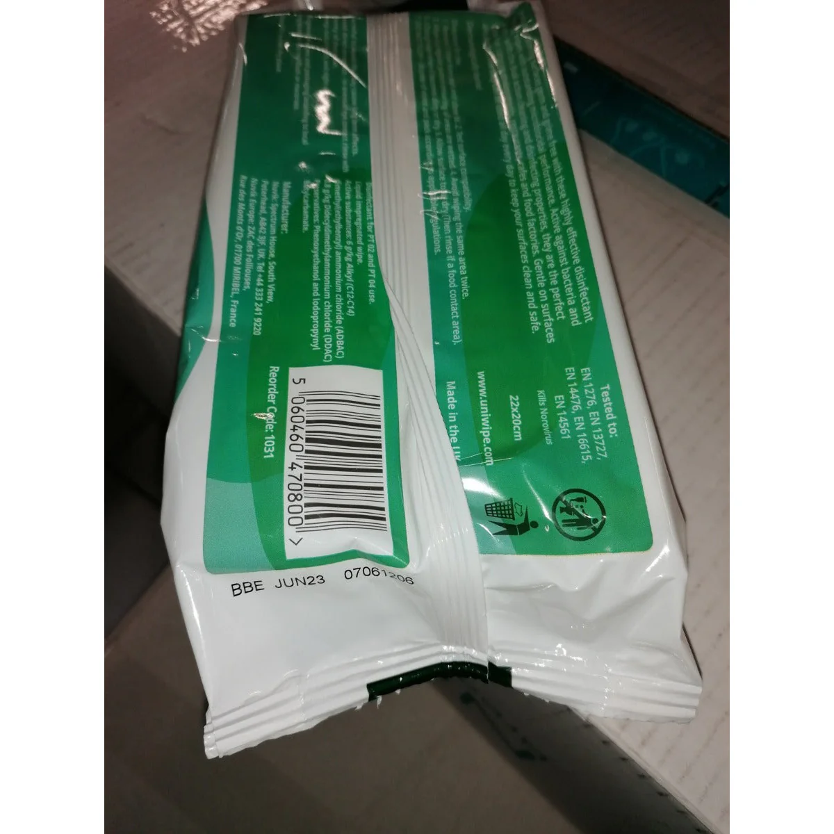 Uniwipe Catering Sanitising Midi-Wipes - Pack of 100- CLEARANCE - Image 3
