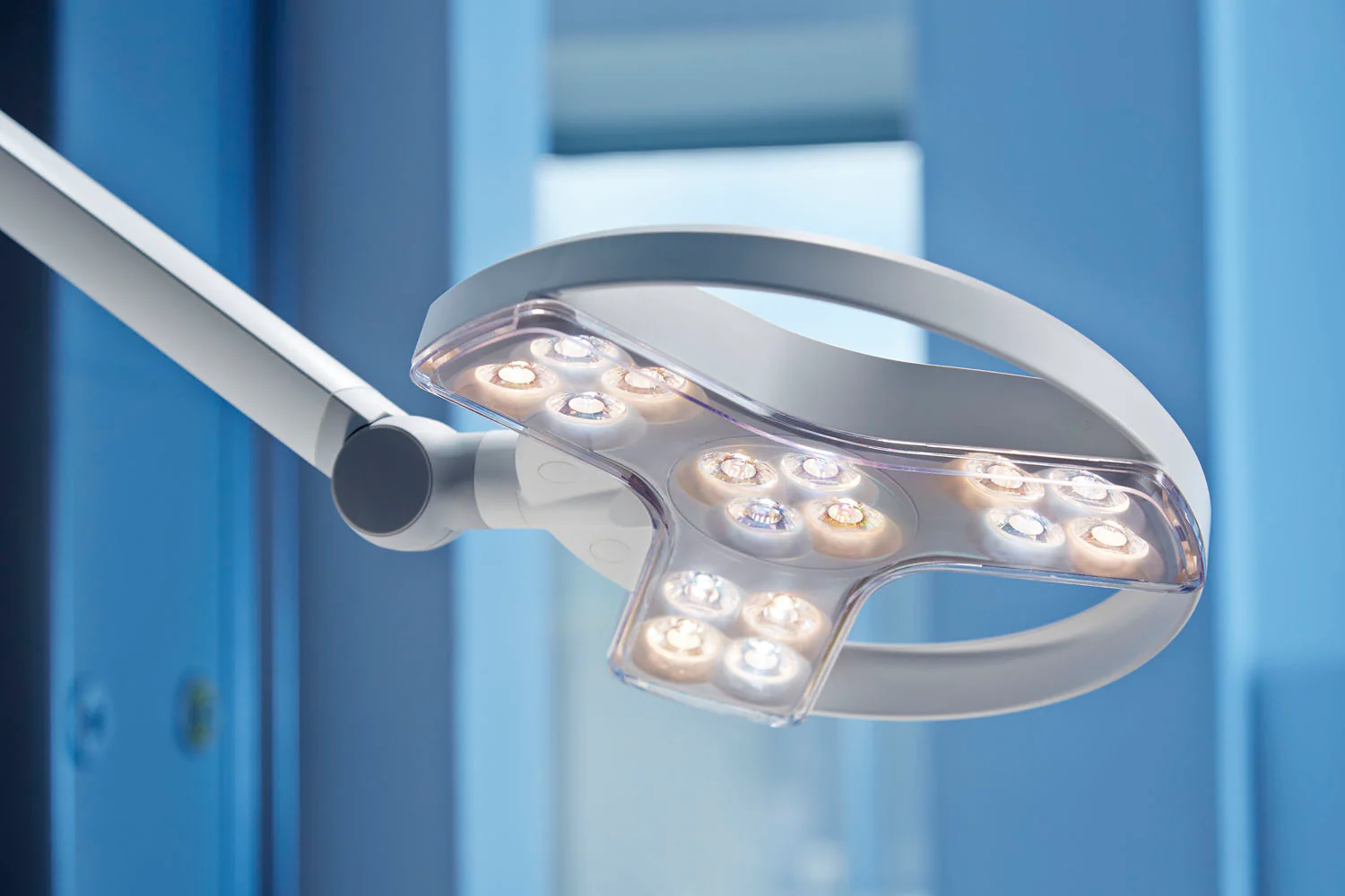 Coolview CLED23 TX Articulated Arm Ceiling Mounted Examination Lamp [Limited Rotation] - Image 3