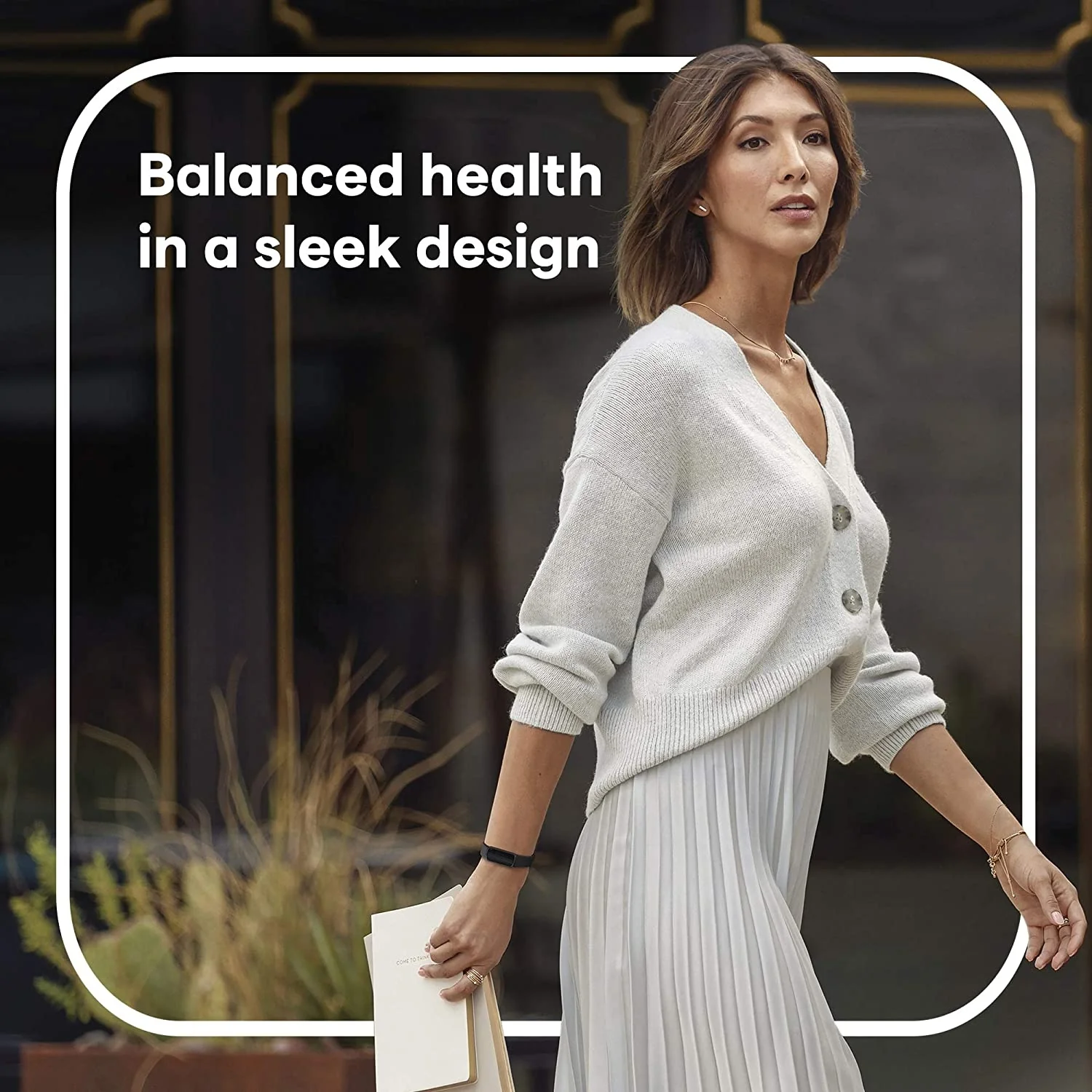 Fitbit Luxe - Black - Image 4