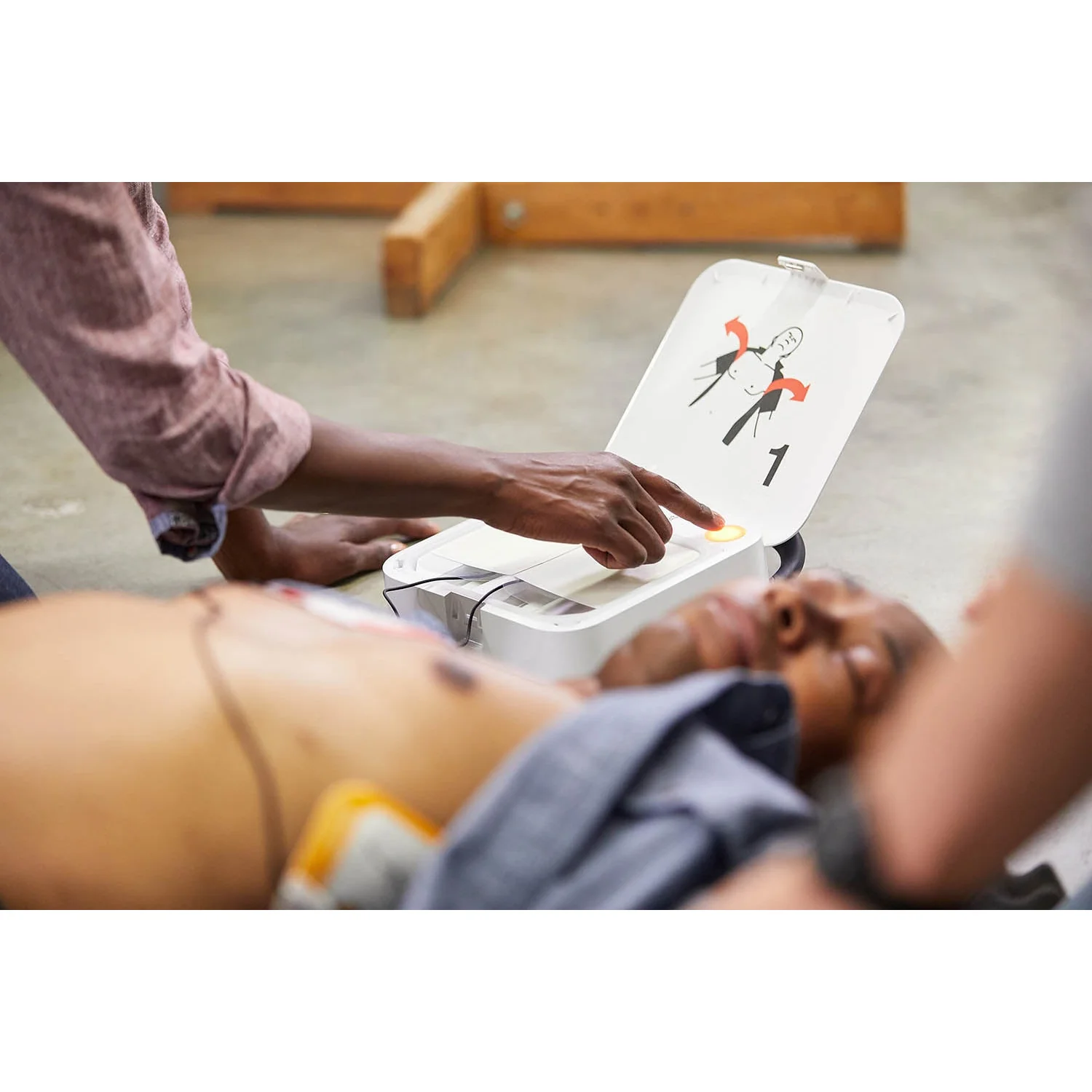 Lifepak CR2 Semi Automatic Defibrillator with Carry Case & WifI - Image 5