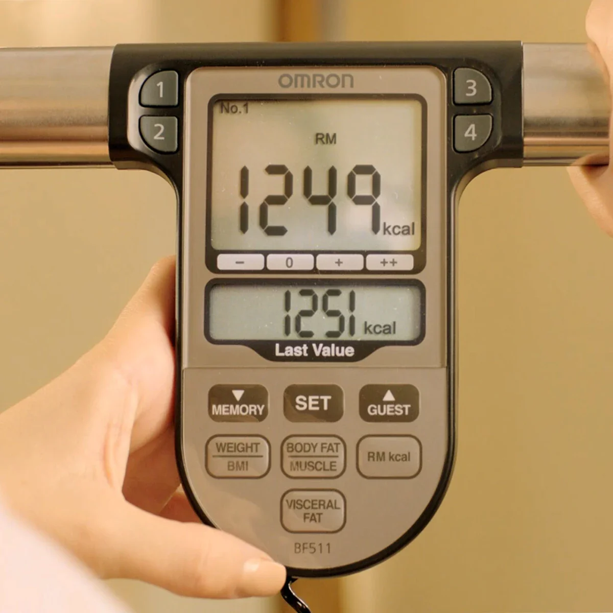 Omron BF511 Blue Scale and Body Composition Monitor - Image 3