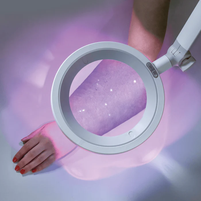 Optica LED Mobile Mounted Medical Magnifier, Dimmable with 160mm 3.5 Diopter l - Image 2