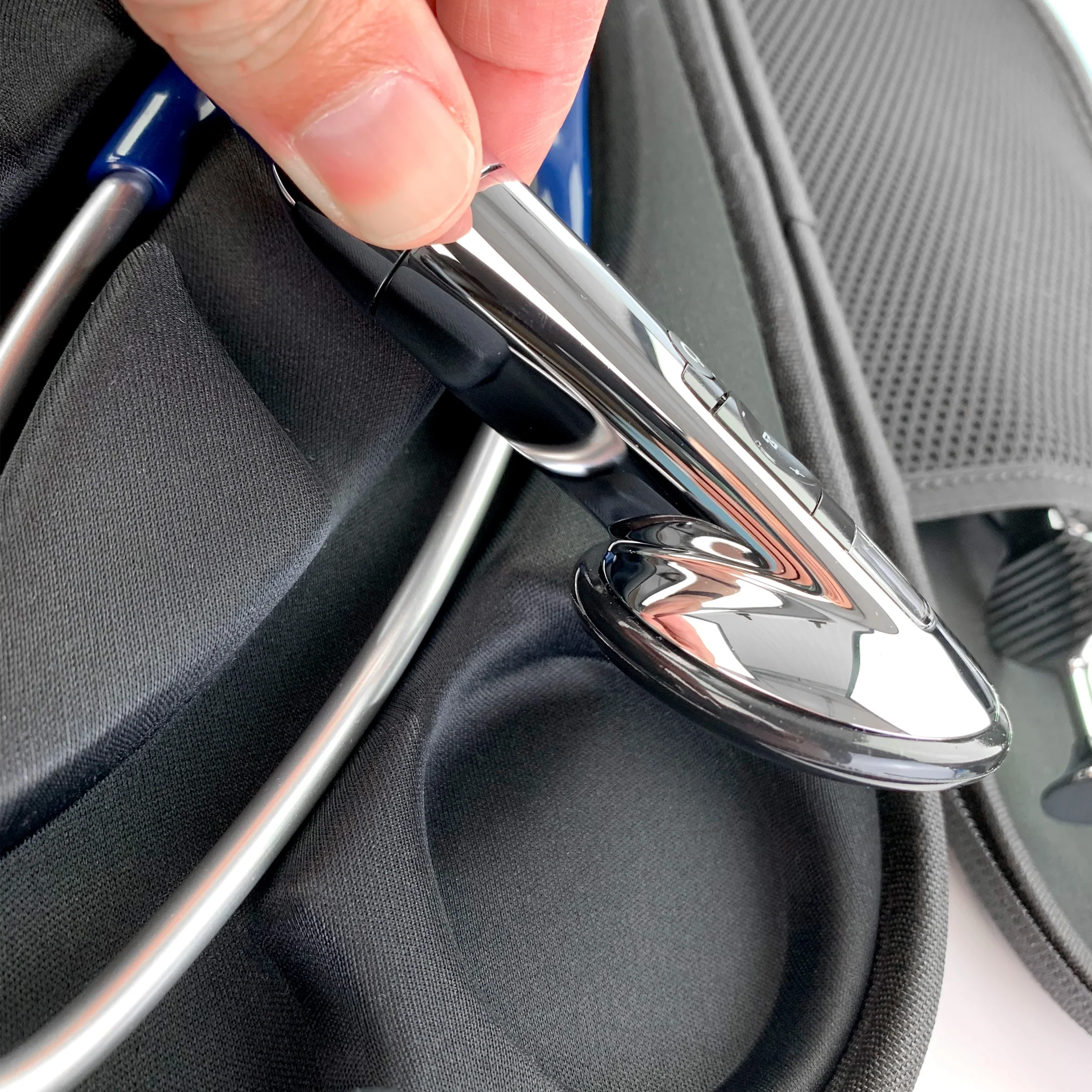 Pod Technical Cardiopod II Stethoscope Case for all Littmann Stethoscopes - Carbon - Image 2