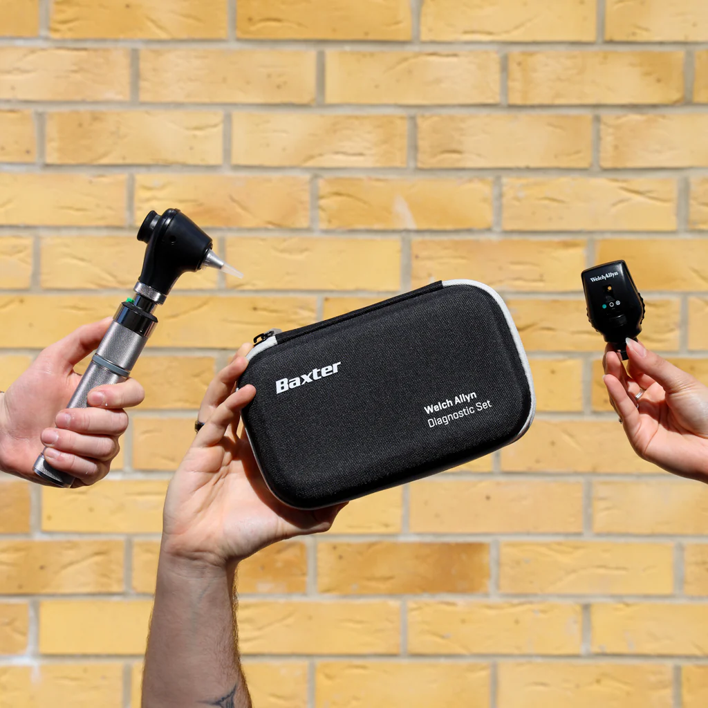Welch Allyn 3.5V Diagnostic Set - LED Ophthalmoscope, Macroview LED Otoscope, Alkaline C-Cell Battery Handle and Hard Case - Image 4