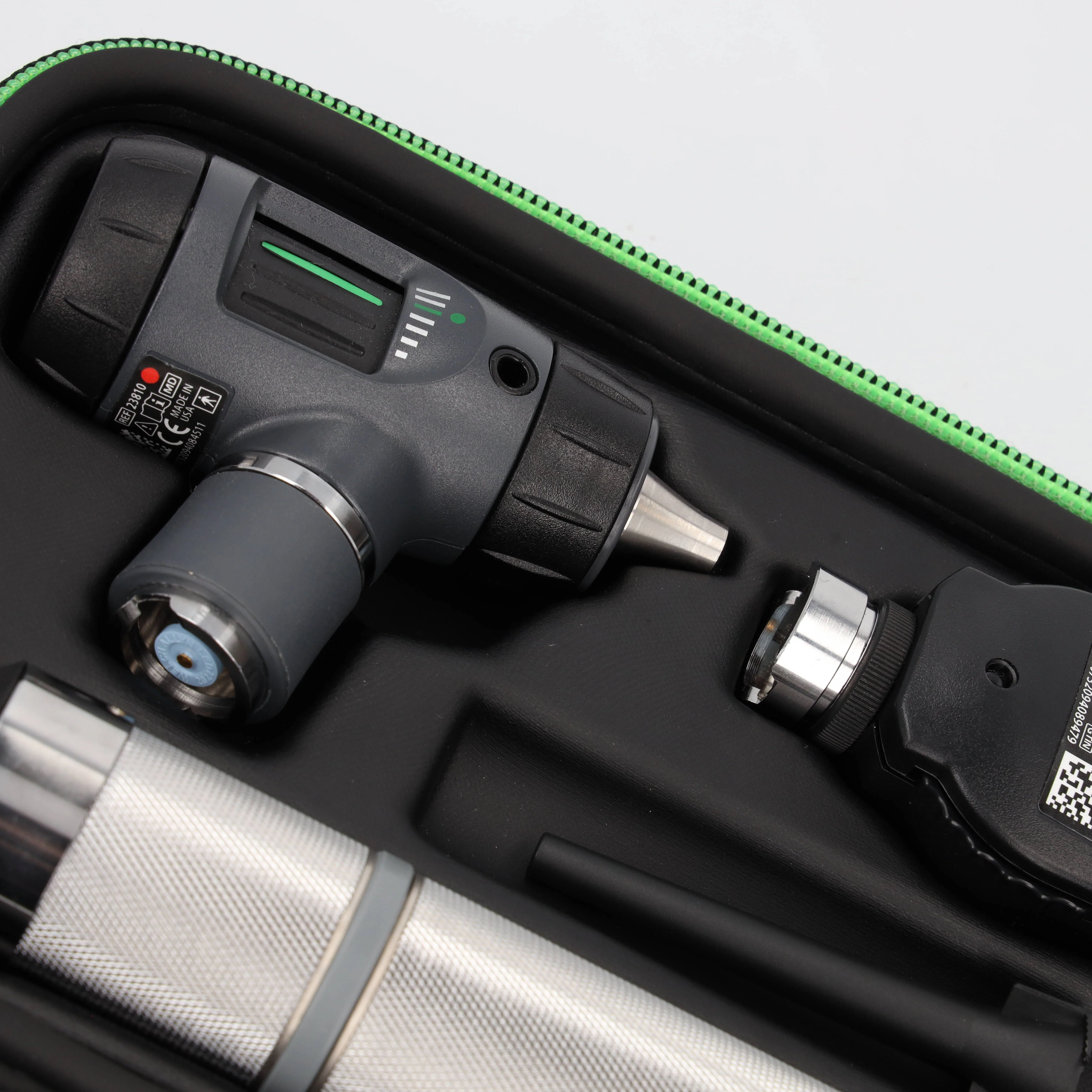 Welch Allyn MacroView Otoscope Battery Vet Set & Case - Image 3